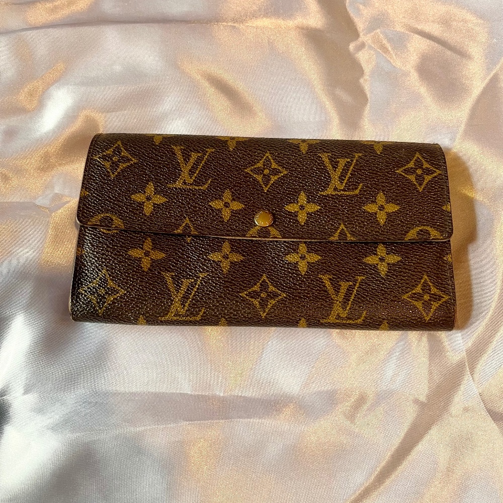 Authentic Vintage Louis Vuitton Sarah wallet, date code TH0075
